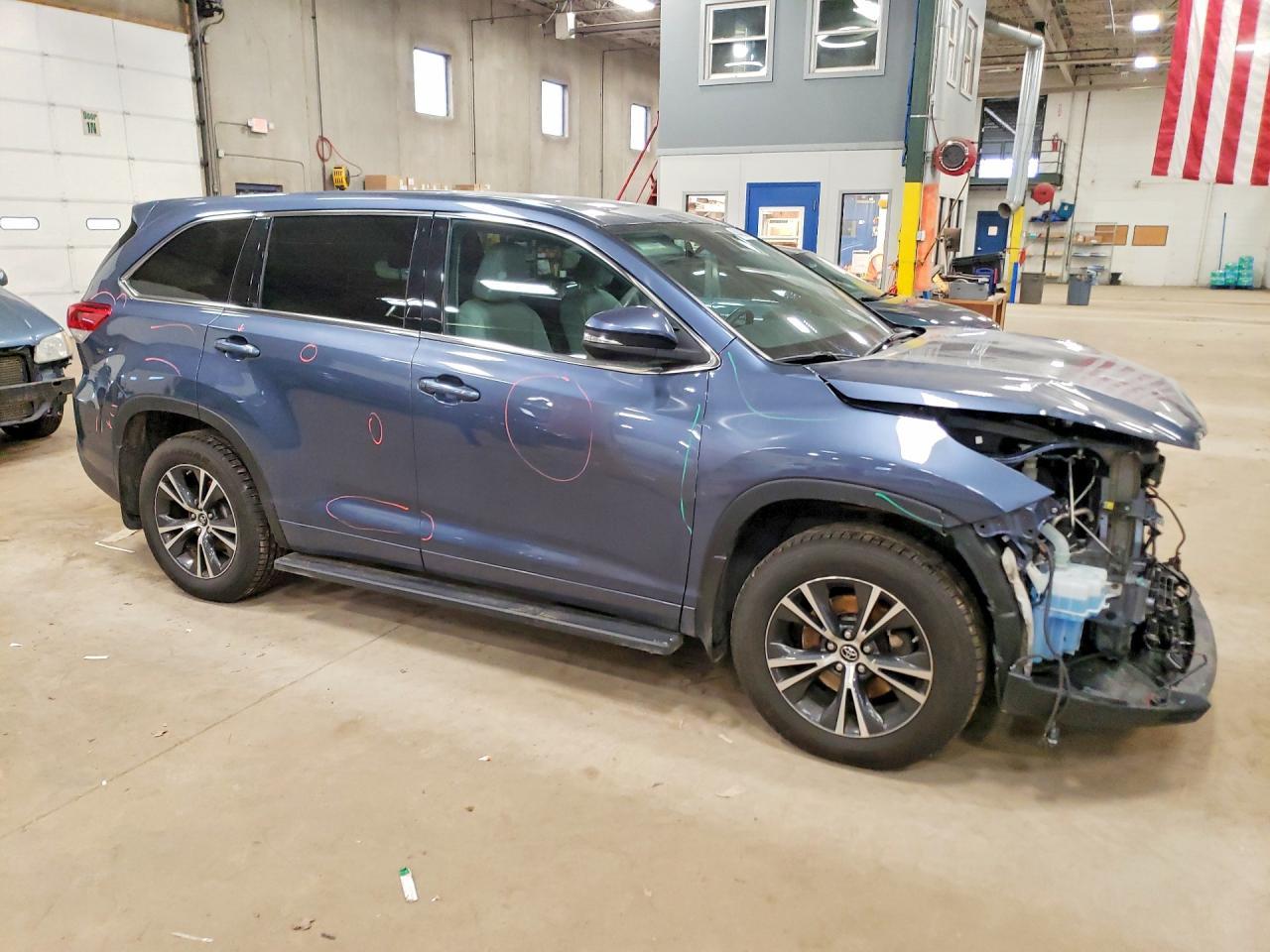 2018 TOYOTA HIGHLANDER LE
