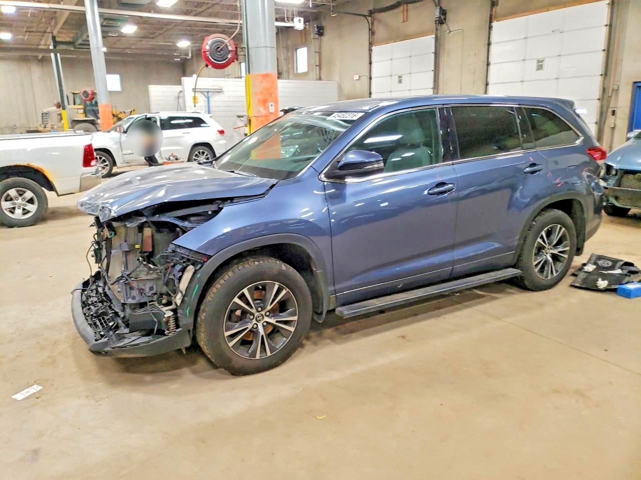 2018 TOYOTA HIGHLANDER LE