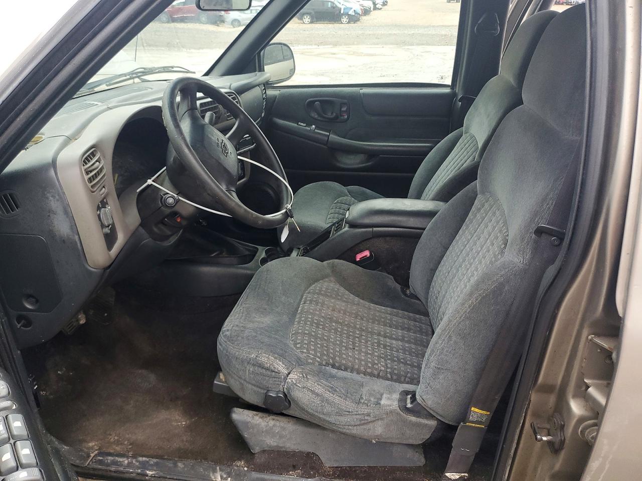CHEVROLET BLAZER 2000 — 8