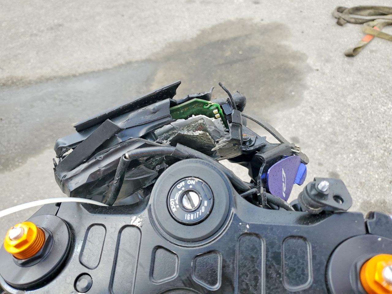 YAMAHA YZFR7 2024 — 8