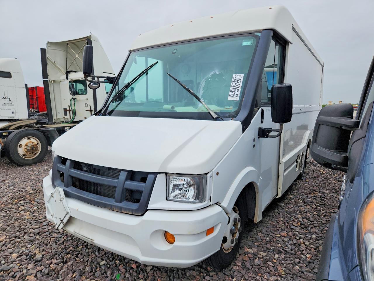 ISUZU NPR 2013 — 2