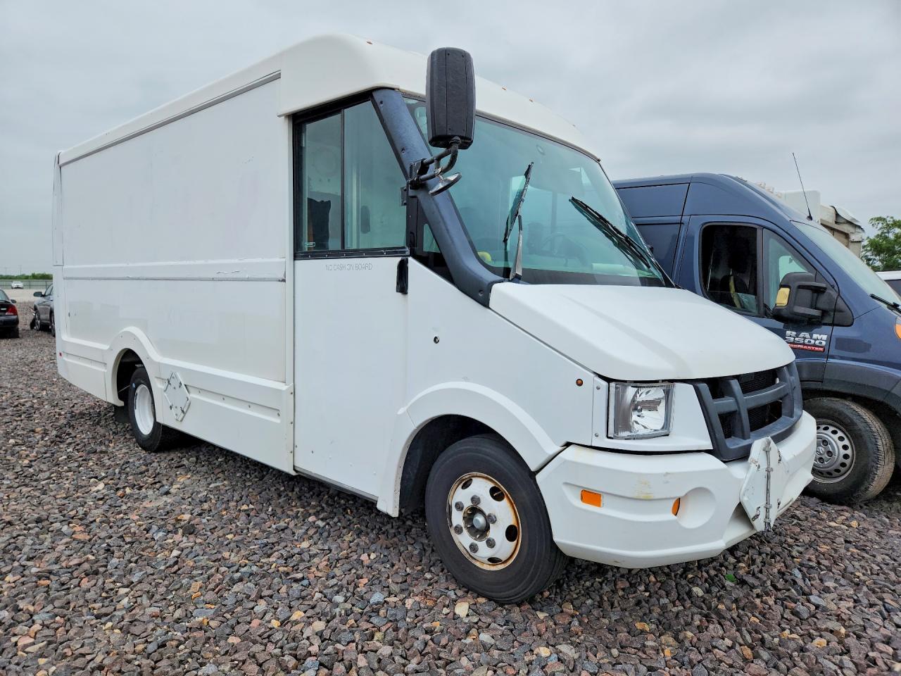 ISUZU NPR 2013 — 5