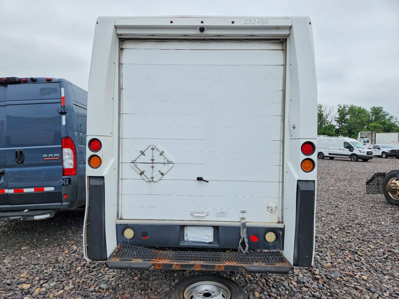 ISUZU NPR 2013 — 7