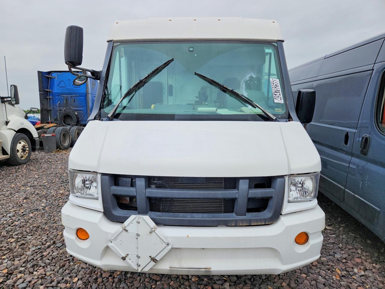 ISUZU NPR 2013 — 6