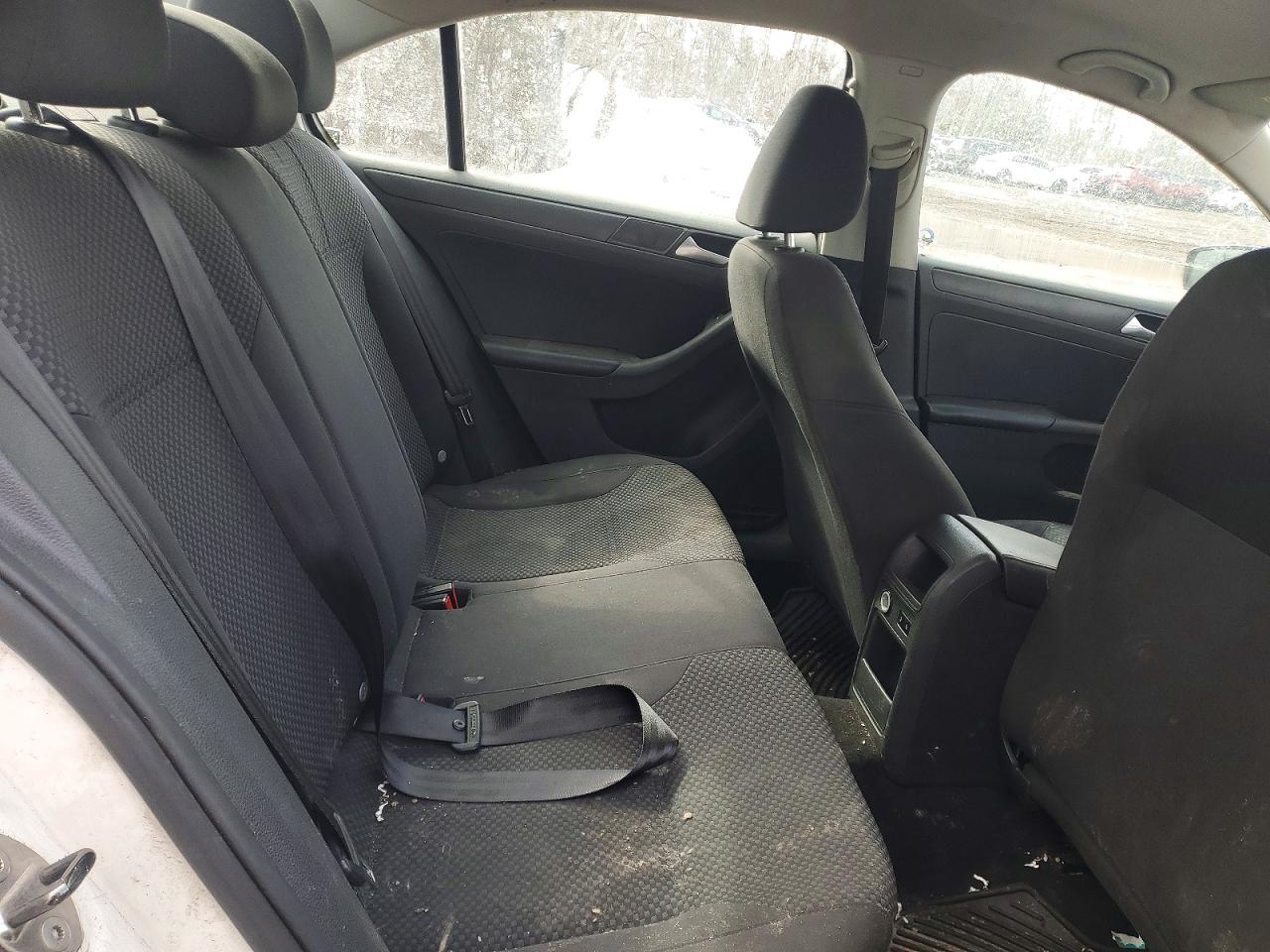 VOLKSWAGEN JETTA 2013 — 11