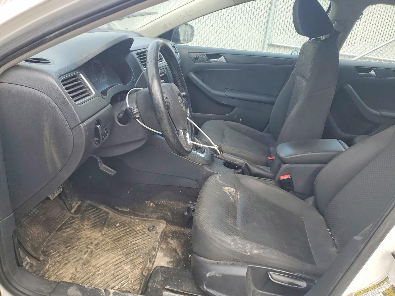 VOLKSWAGEN JETTA 2013 — 8