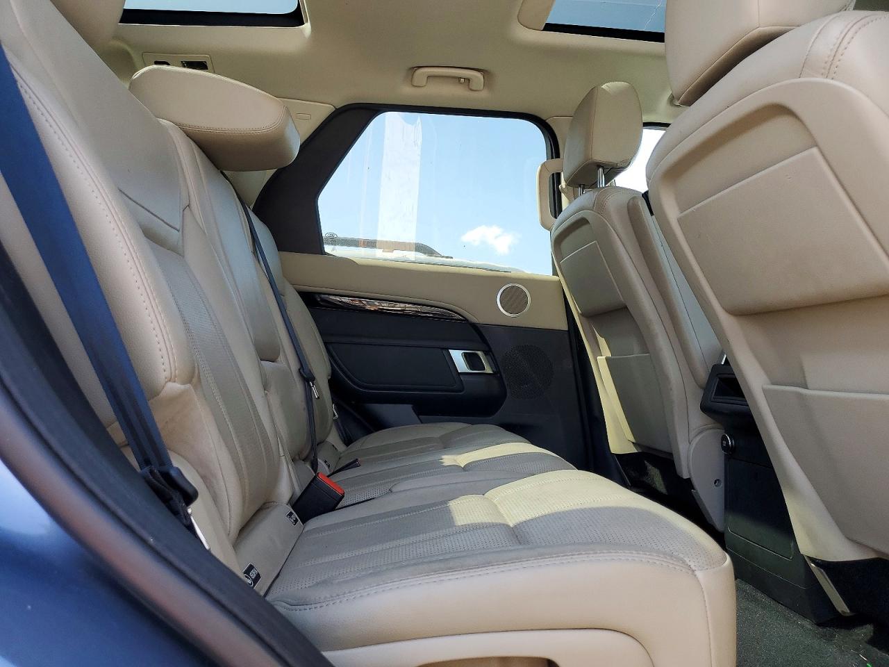 LAND ROVER DISCOVERY 2020 — 12