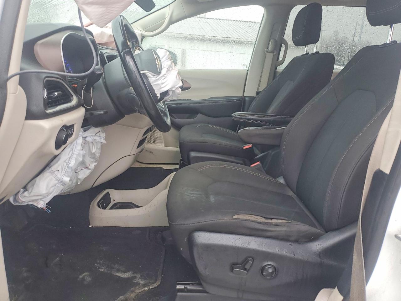 CHRYSLER VOYAGER 2022 — 8