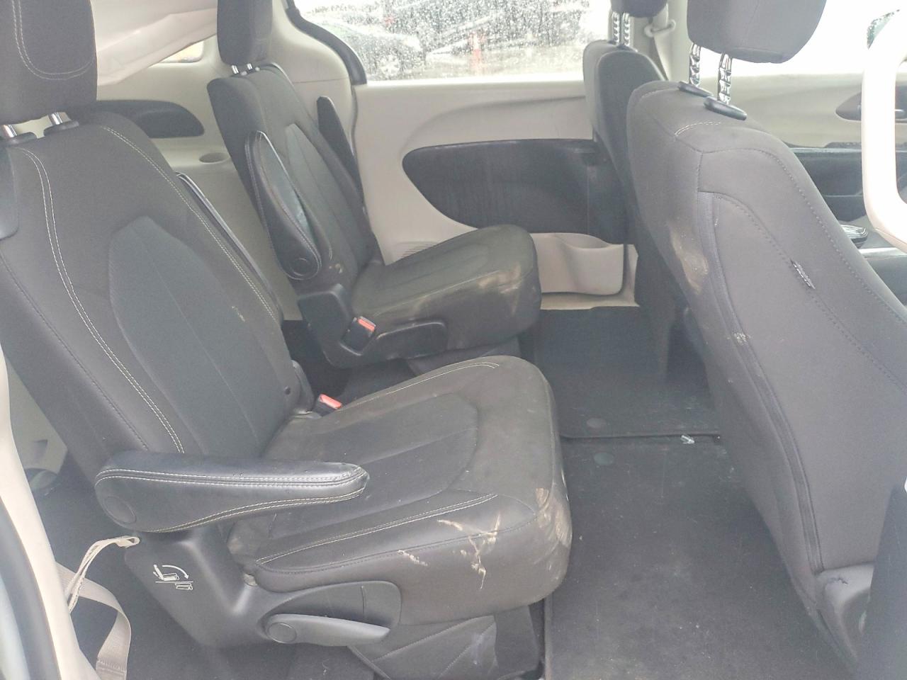 CHRYSLER VOYAGER 2022 — 12