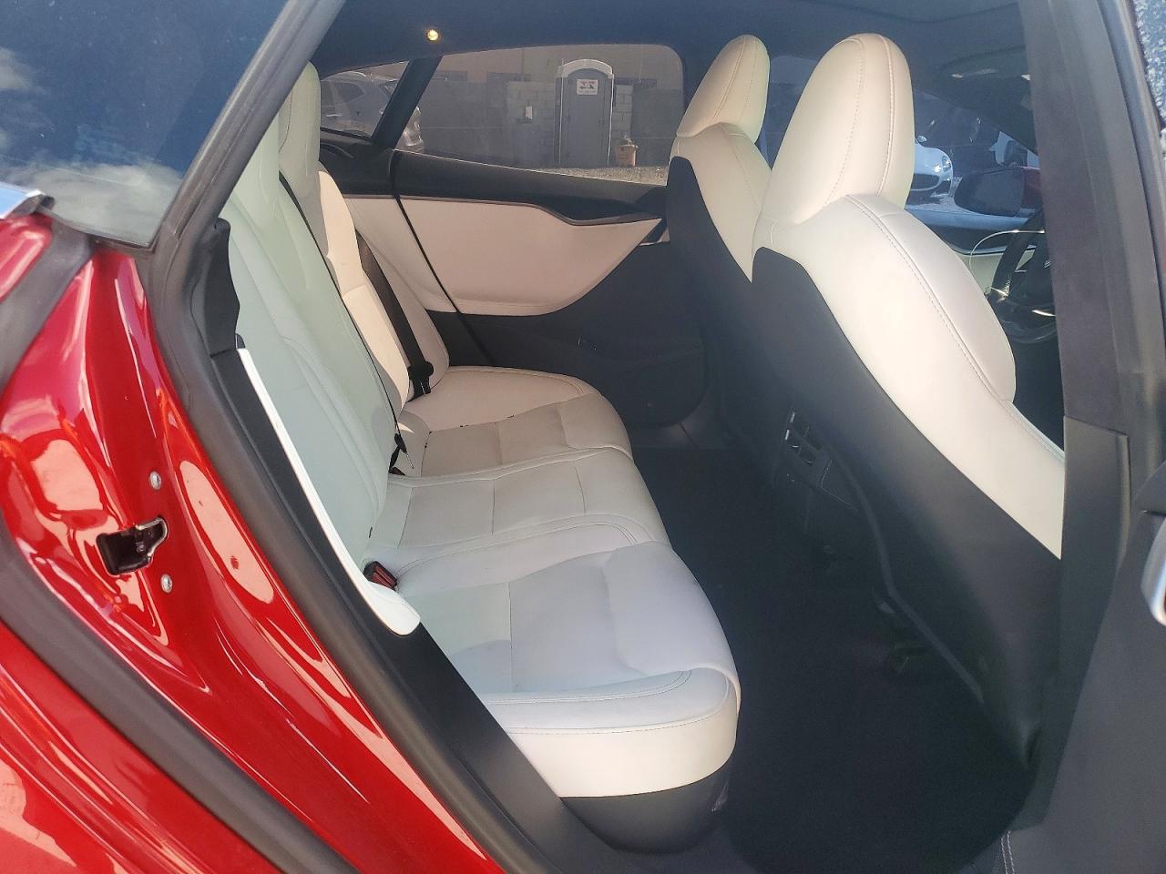 TESLA MODEL S 2020 — 11