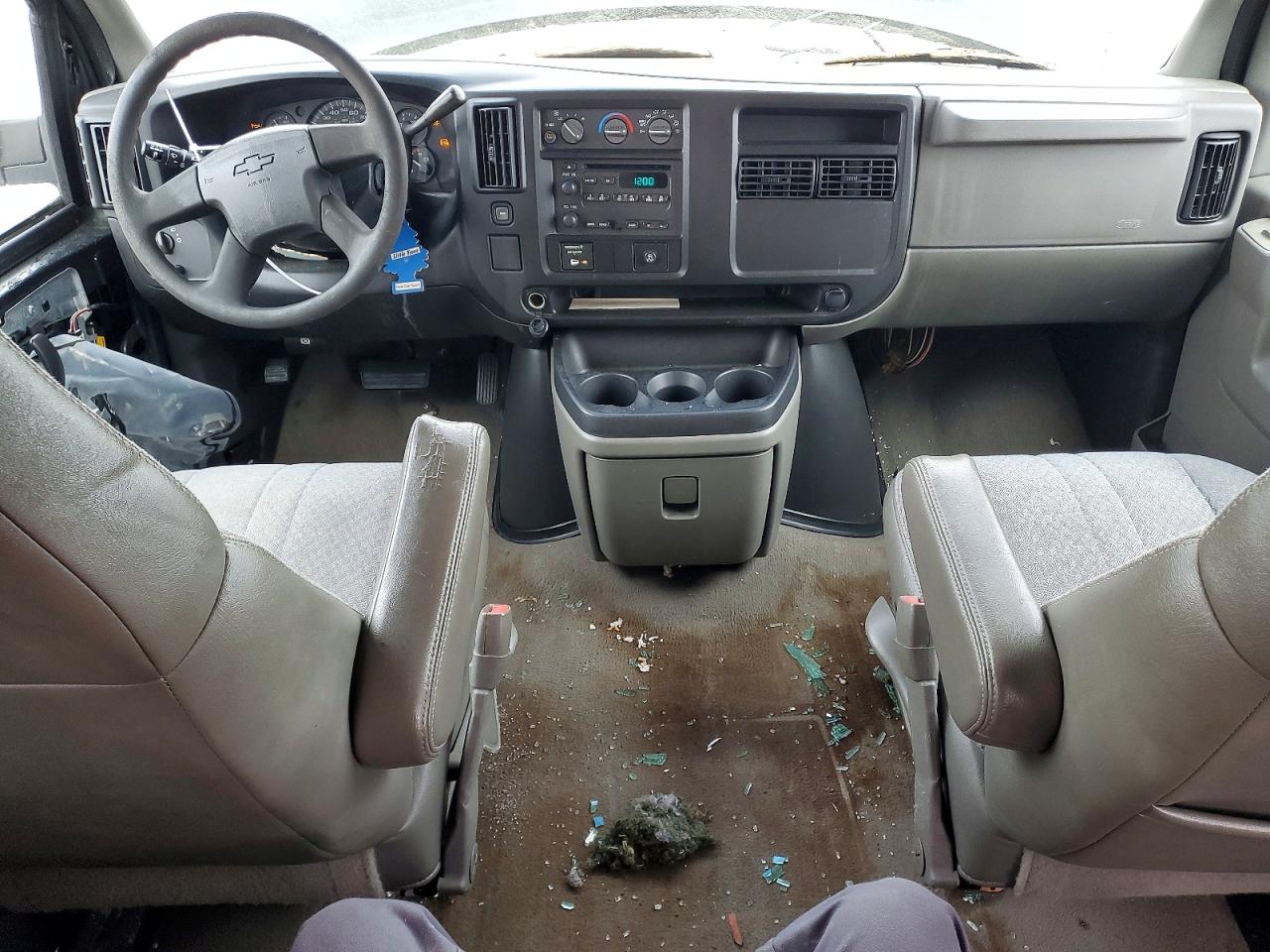 CHEVROLET EXPRESS G3500 2004 — 9