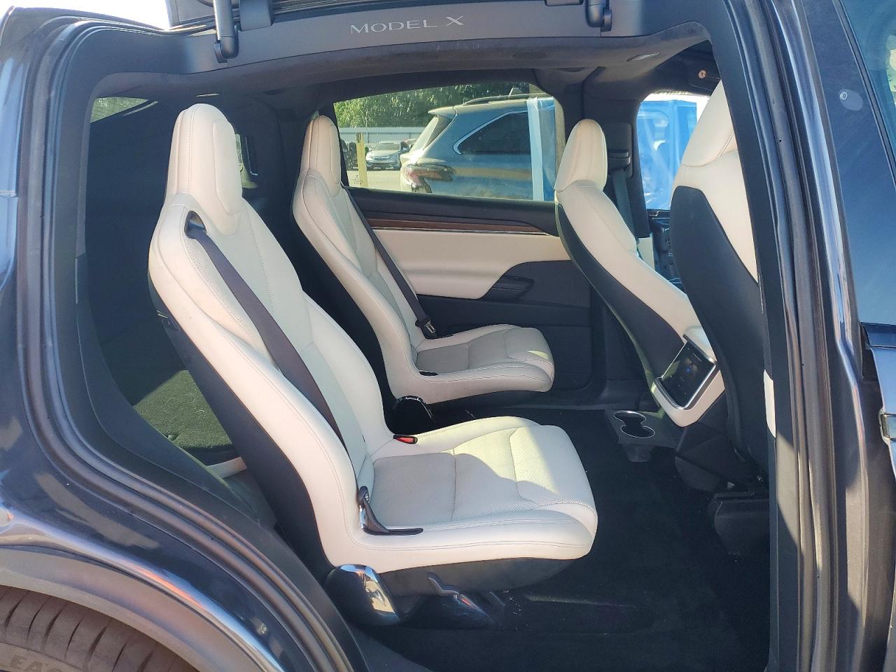 TESLA MODEL X 2022 — 12