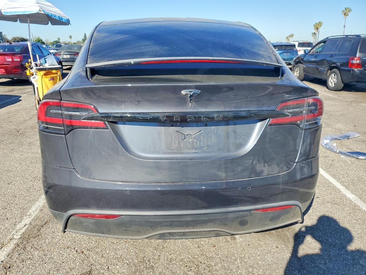 TESLA MODEL X 2022 — 7