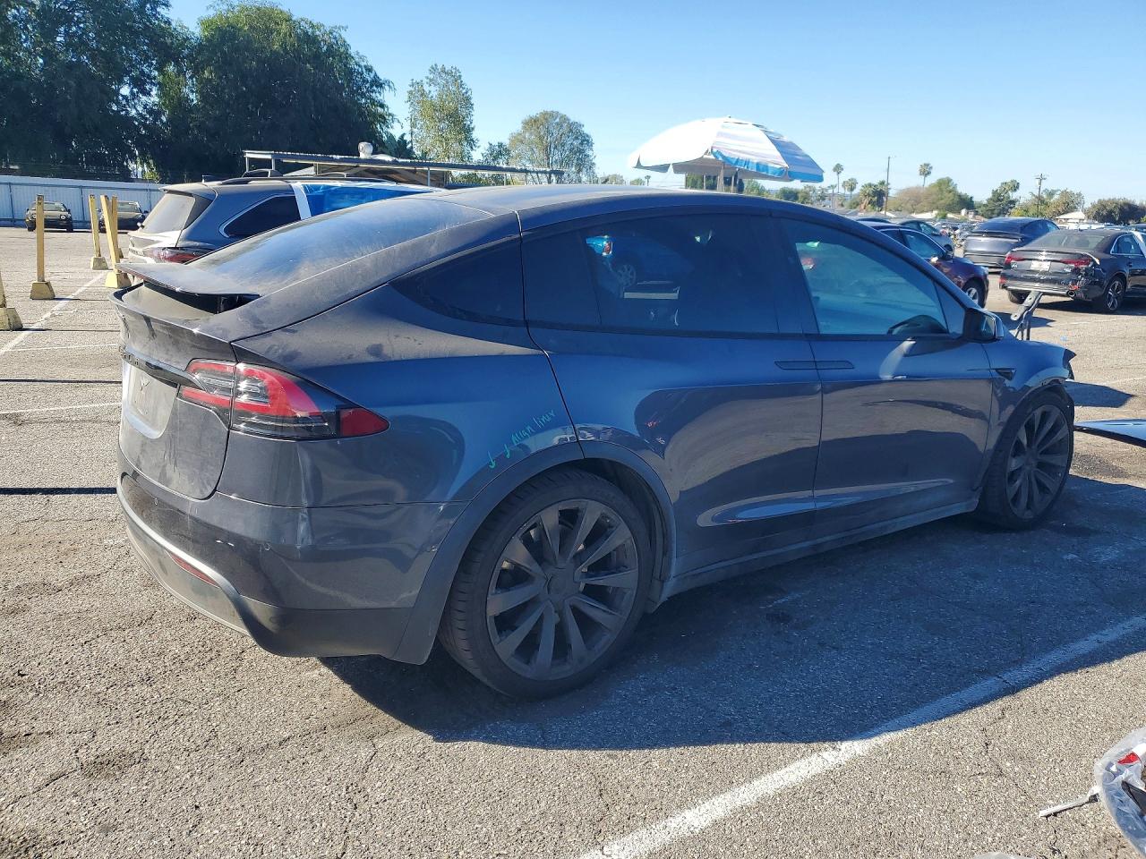 TESLA MODEL X 2022 — 4