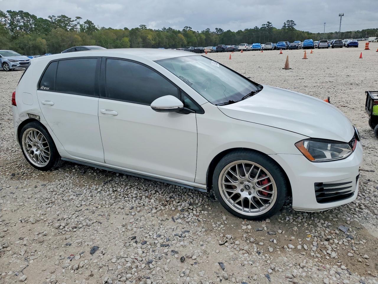 VOLKSWAGEN GTI 2015 — 5