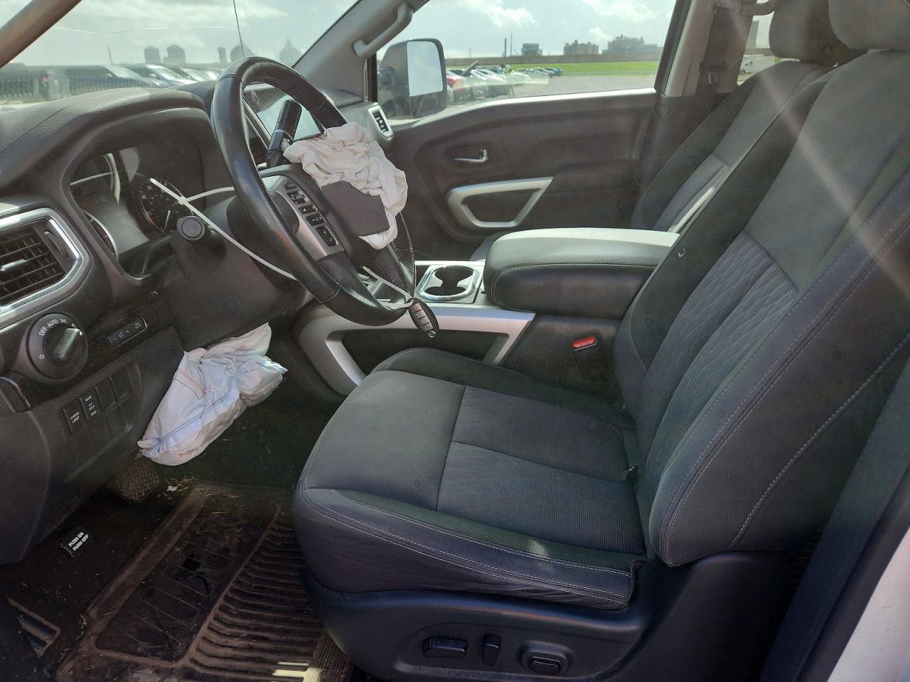 NISSAN TITAN 2020 — 8