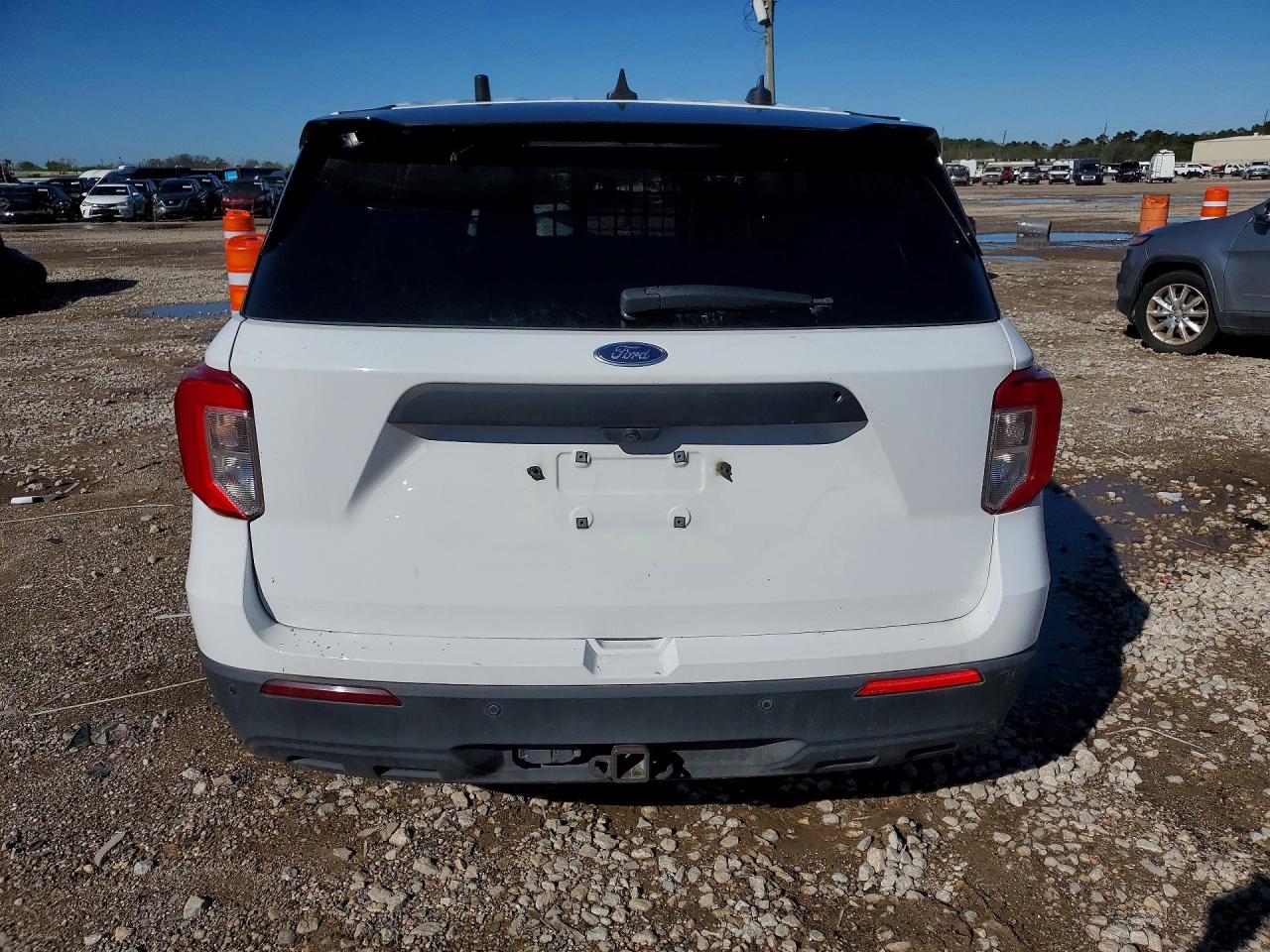 FORD EXPLORER 2023 — 7