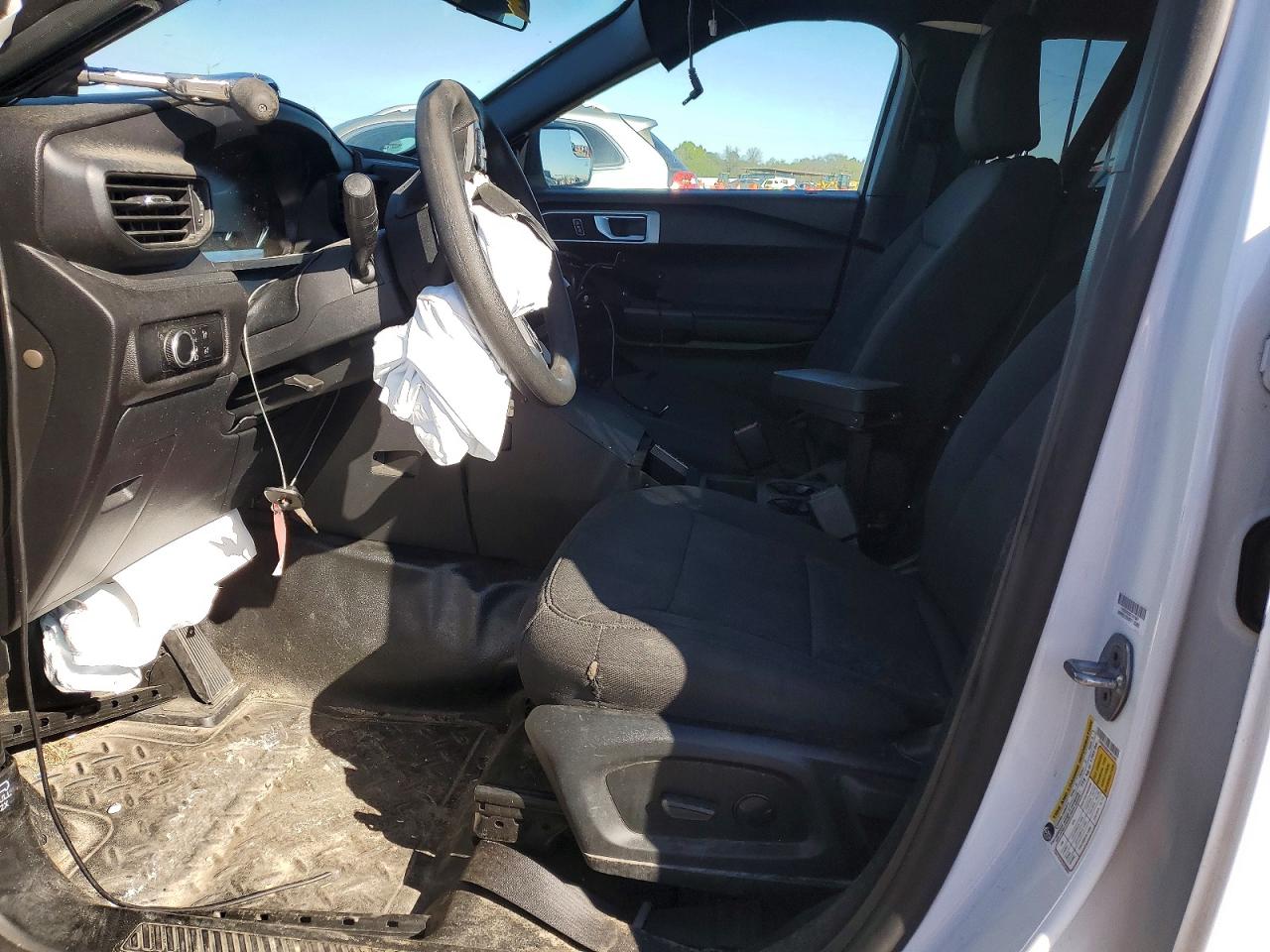 FORD EXPLORER 2023 — 8
