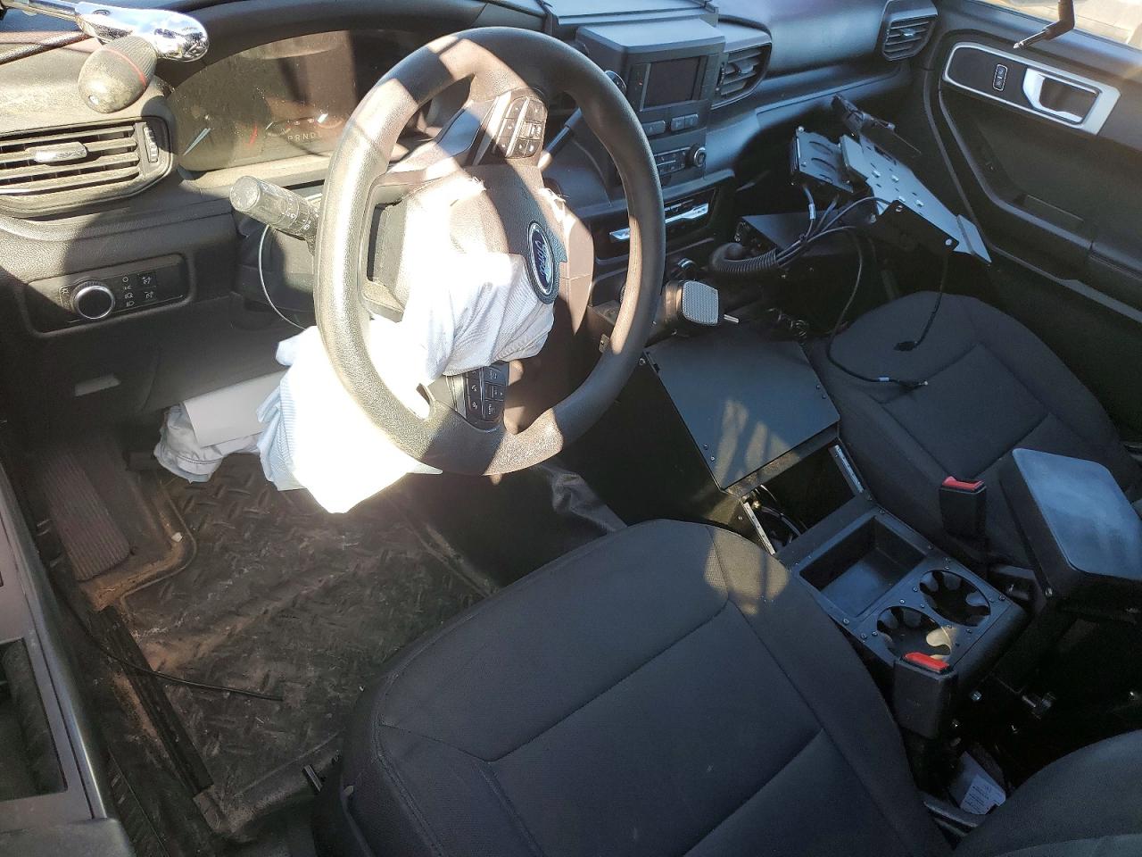 FORD EXPLORER 2023 — 9