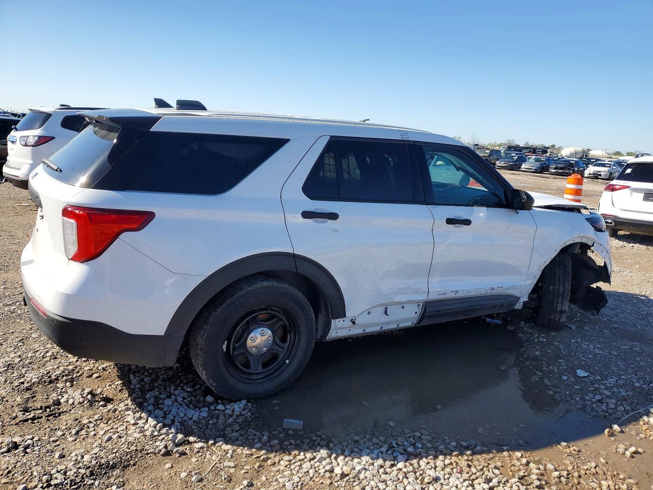 FORD EXPLORER 2023 — 4