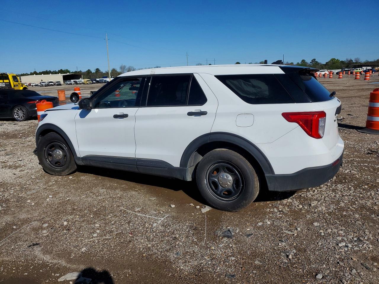 FORD EXPLORER 2023 — 3