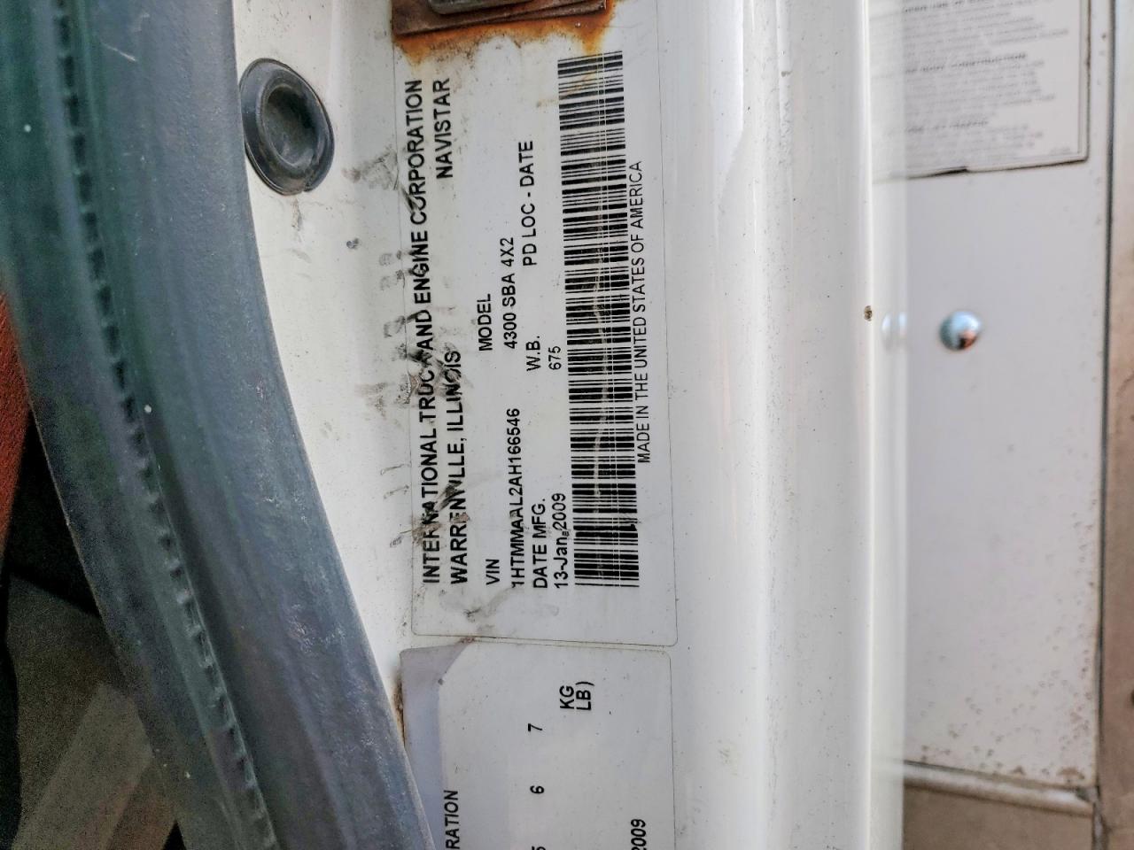 INTERNATIONAL 4000 2010 — 11