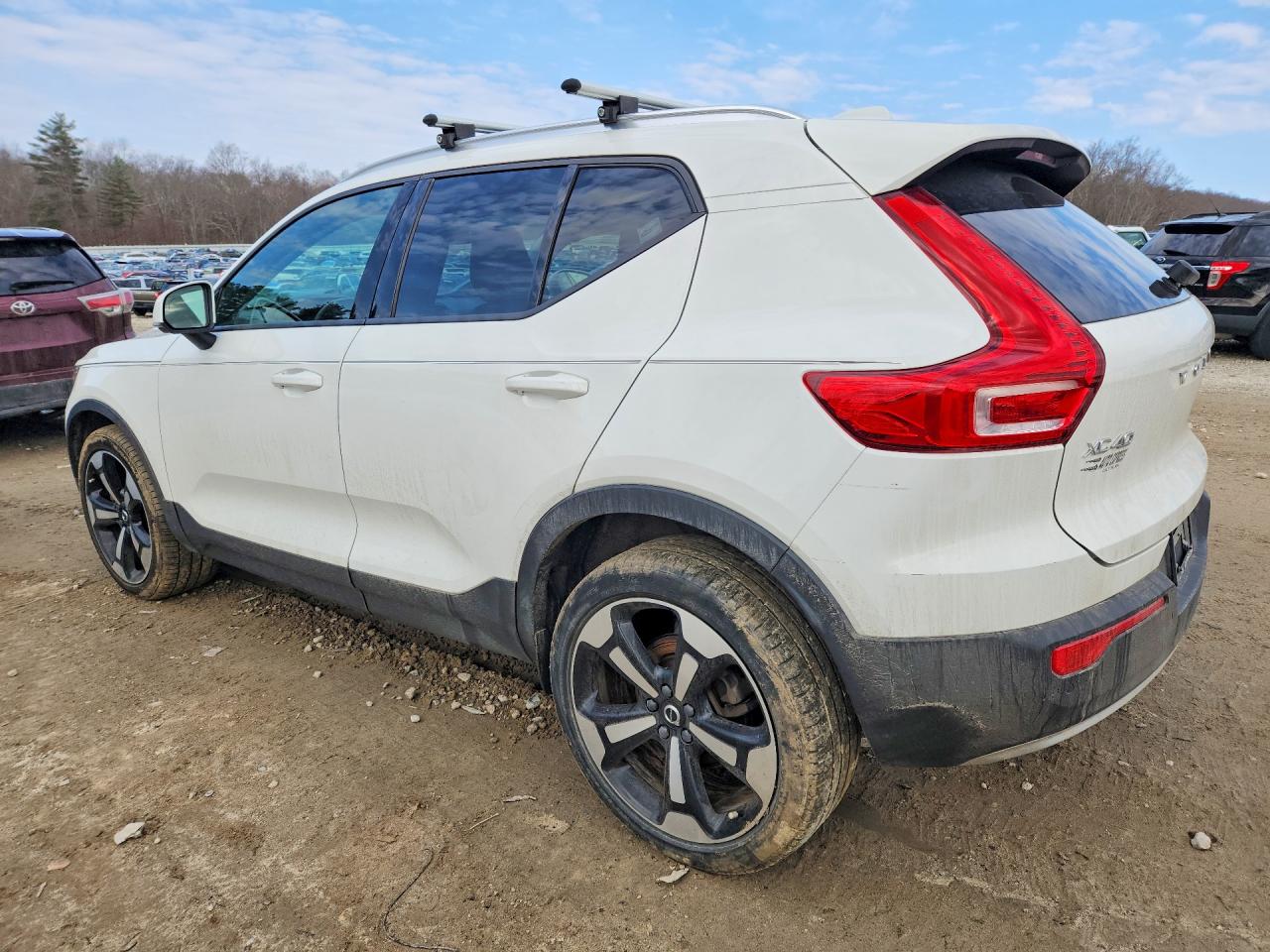 VOLVO XC40 2020 — 3