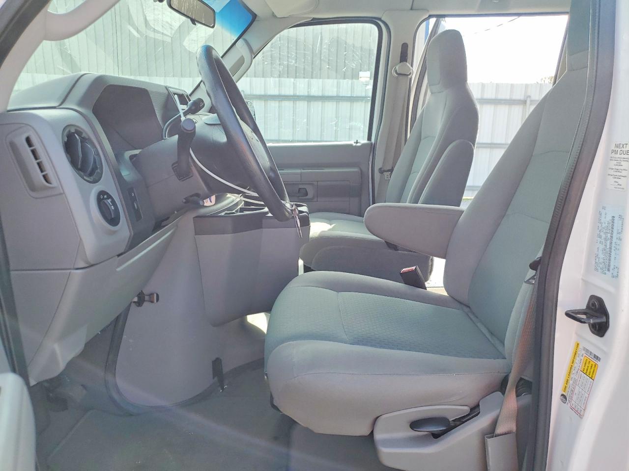 FORD ECONOLINE 2010 — 8