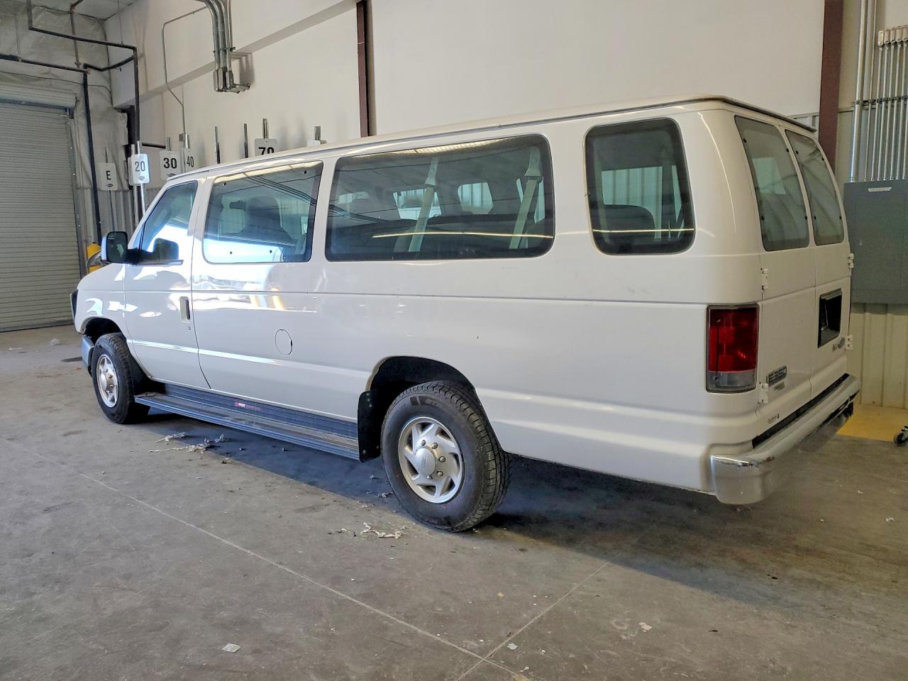 FORD ECONOLINE 2010 — 3