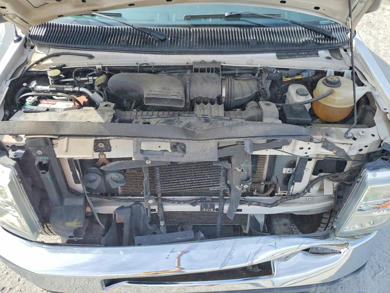 FORD ECONOLINE 2010 — 13