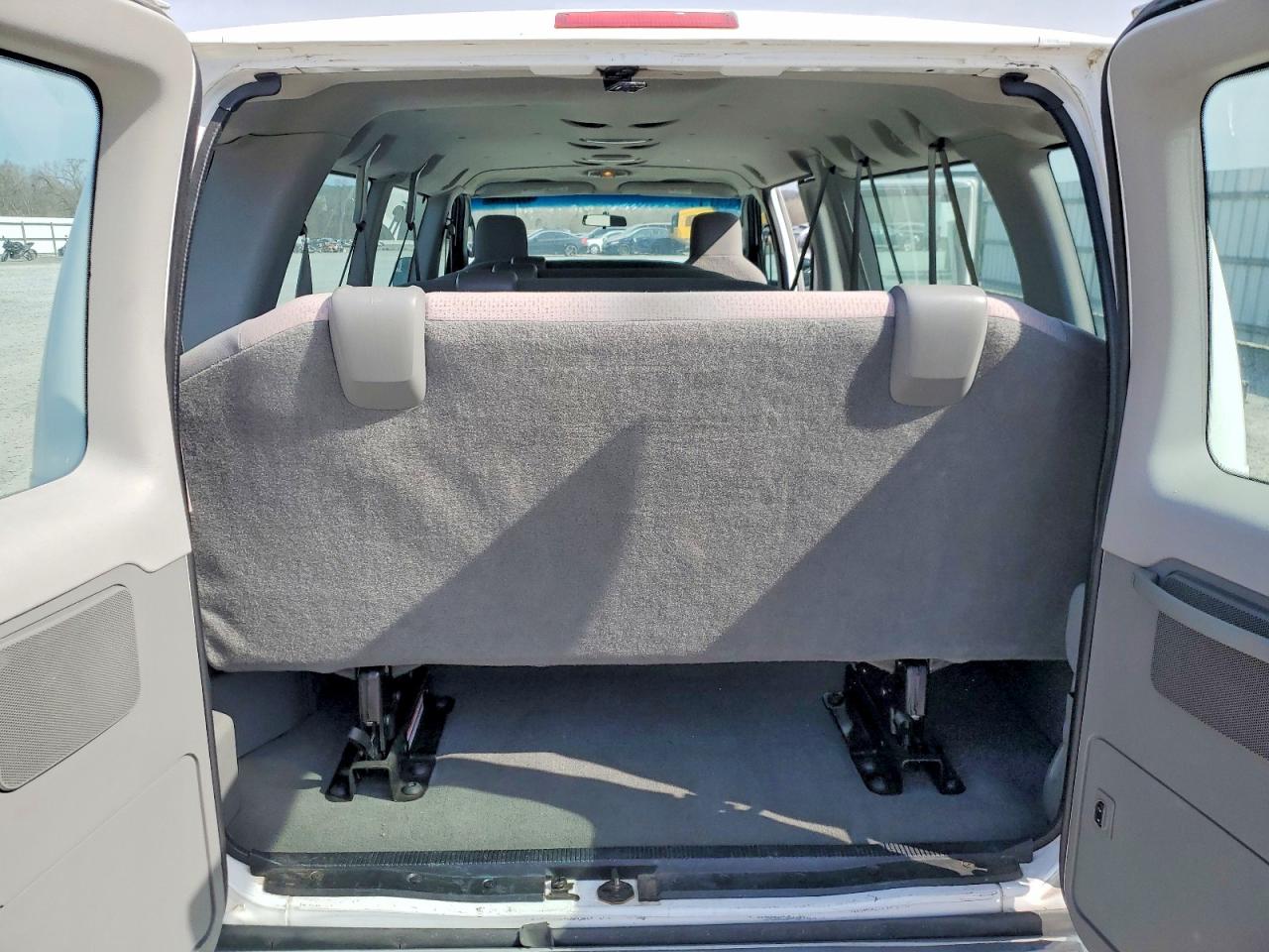 FORD ECONOLINE 2010 — 11