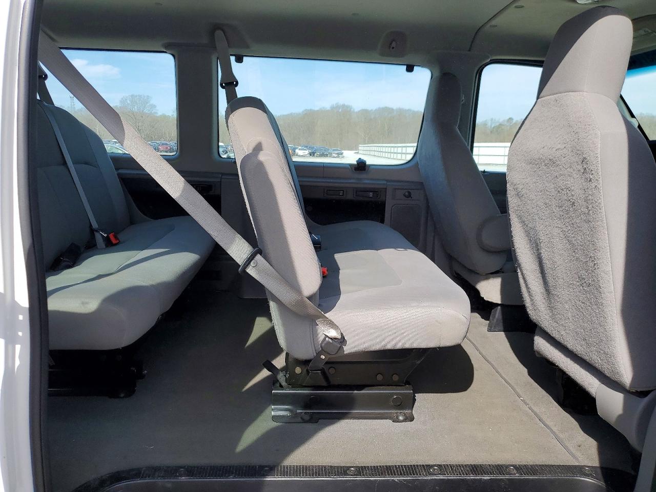 FORD ECONOLINE 2010 — 12