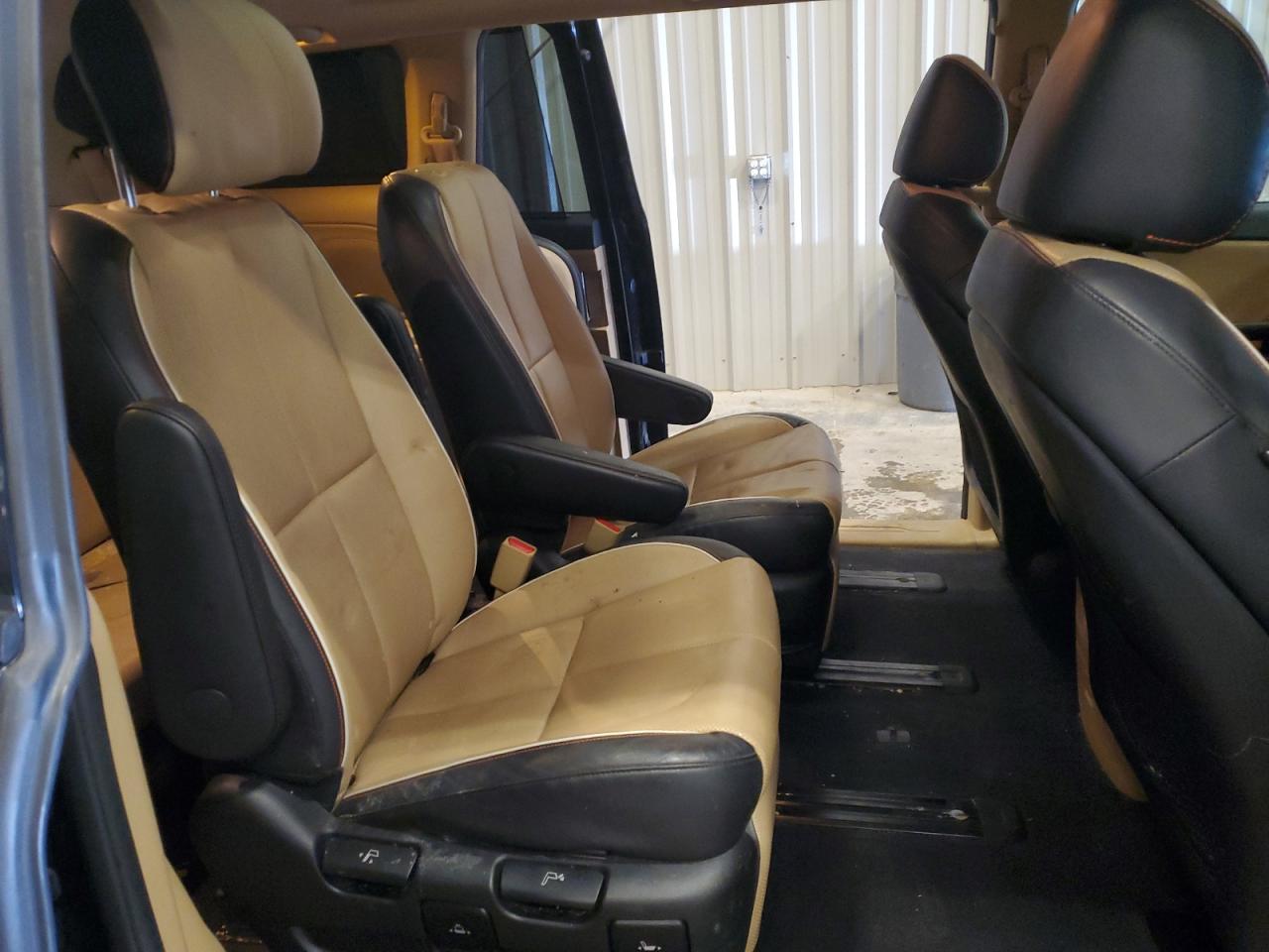 KIA SEDONA 2015 — 12
