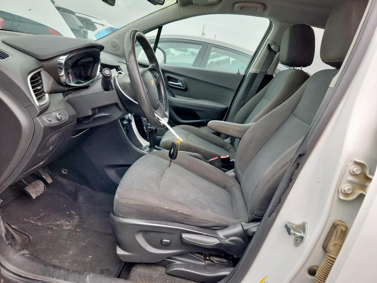 CHEV TRAX LS 2020 — 8