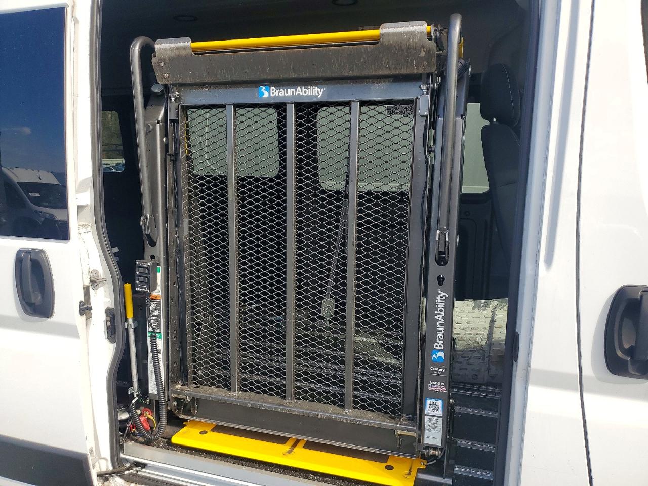 RAM PROMASTER 1500 2023 — 12
