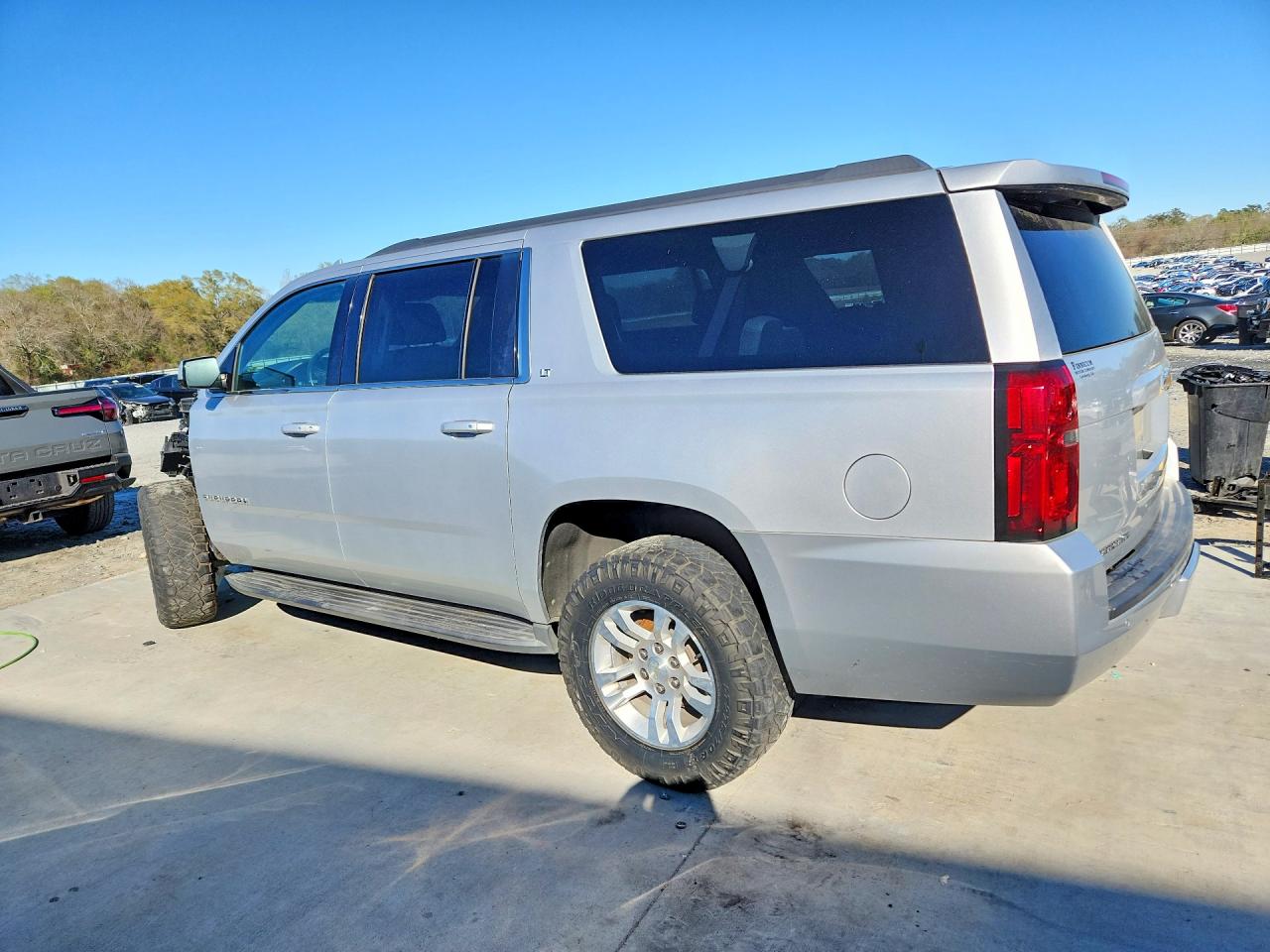 CHEVROLET SUBURBAN 2019 — 3