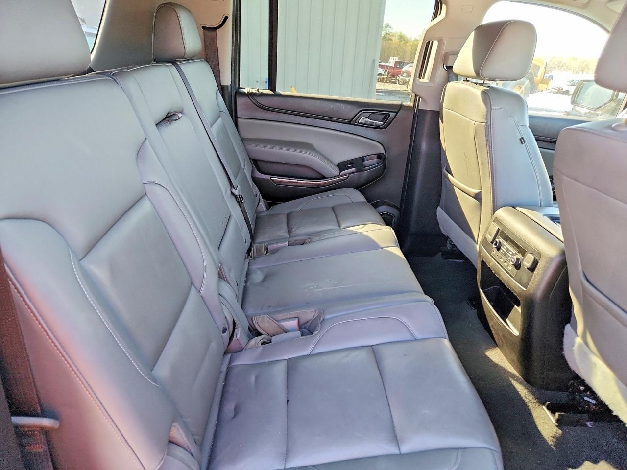 CHEVROLET SUBURBAN 2019 — 12
