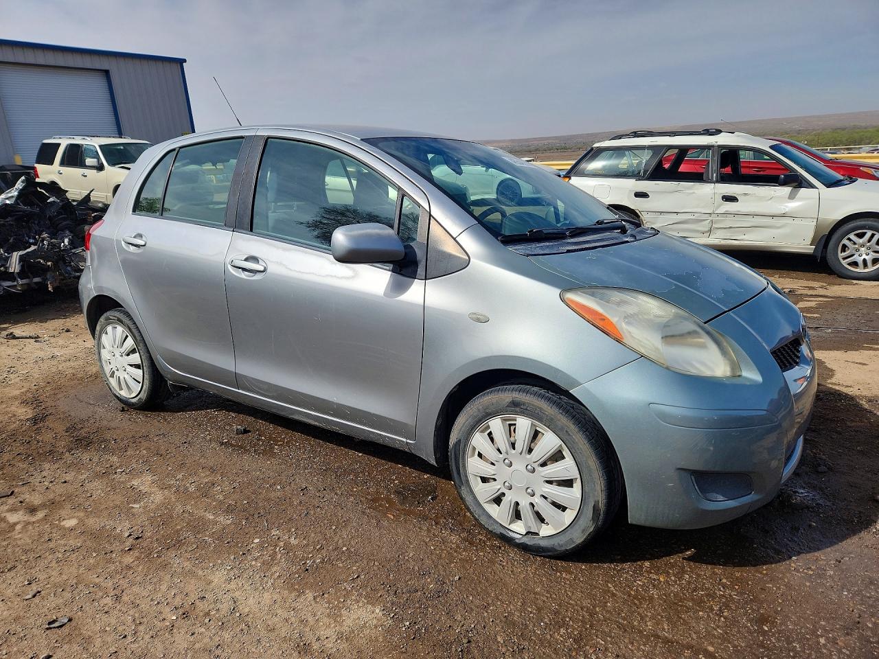 TOYOTA YARIS 2010 — 5