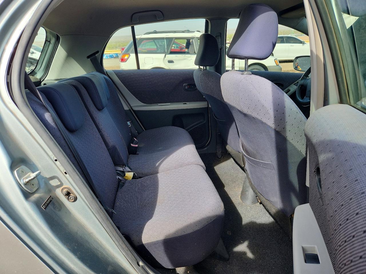 TOYOTA YARIS 2010 — 11
