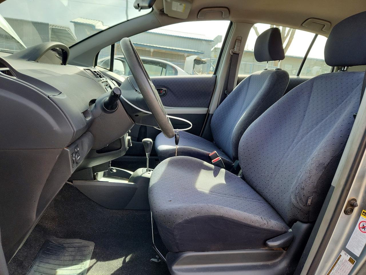 TOYOTA YARIS 2010 — 8