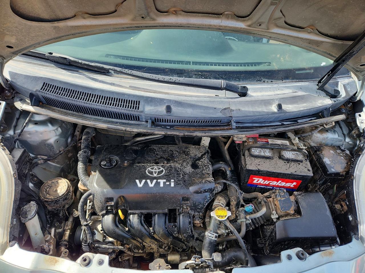 TOYOTA YARIS 2010 — 12
