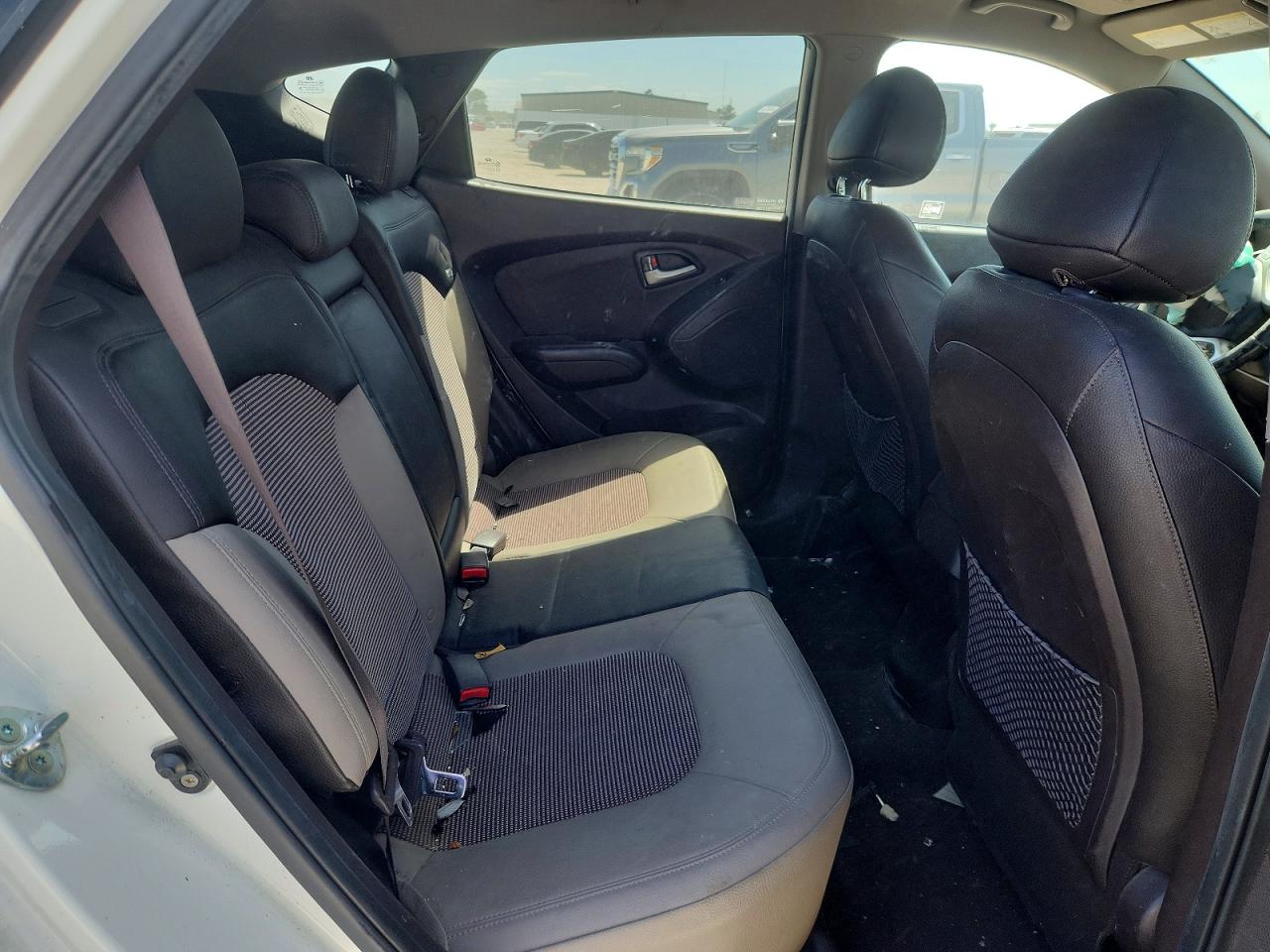 HYUNDAI TUCSON 2011 — 12
