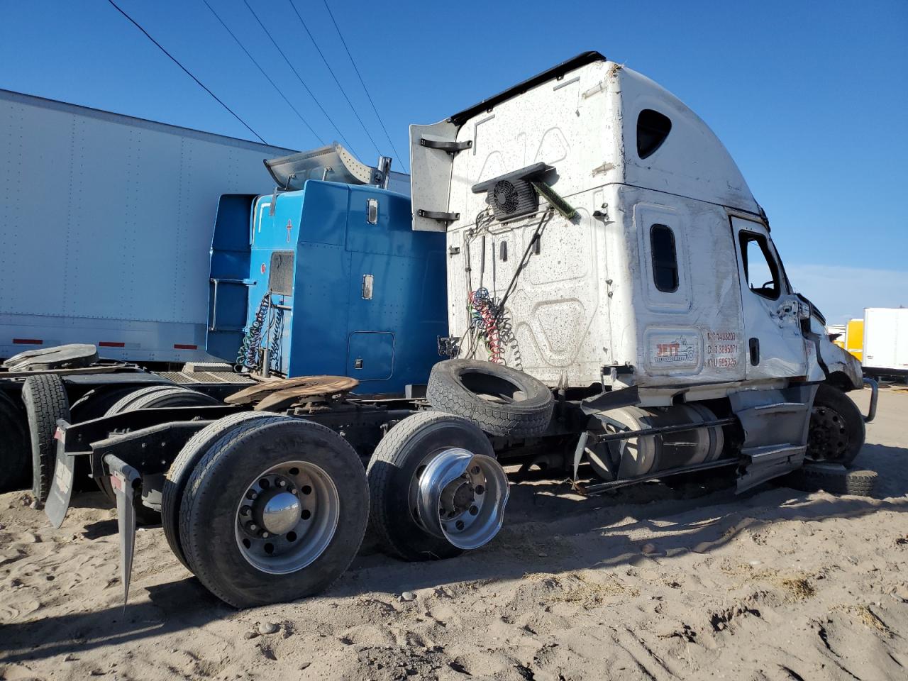 2020 FREIGHTLINER CASCADIA 126
