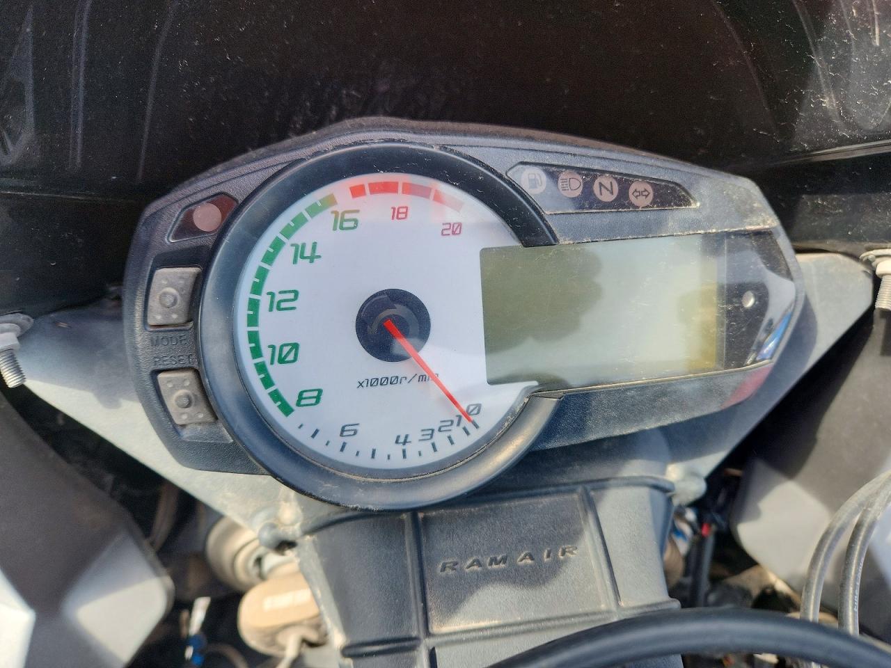 KAWASAKI ZX600 2011 — 8