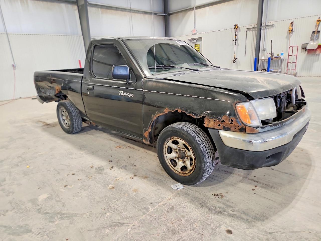 NISSAN FRONTIER 2000 — 5