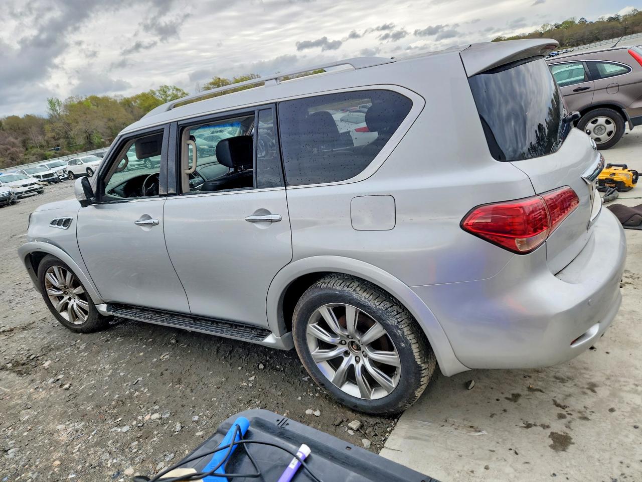 INFINITI QX56 2011 — 3