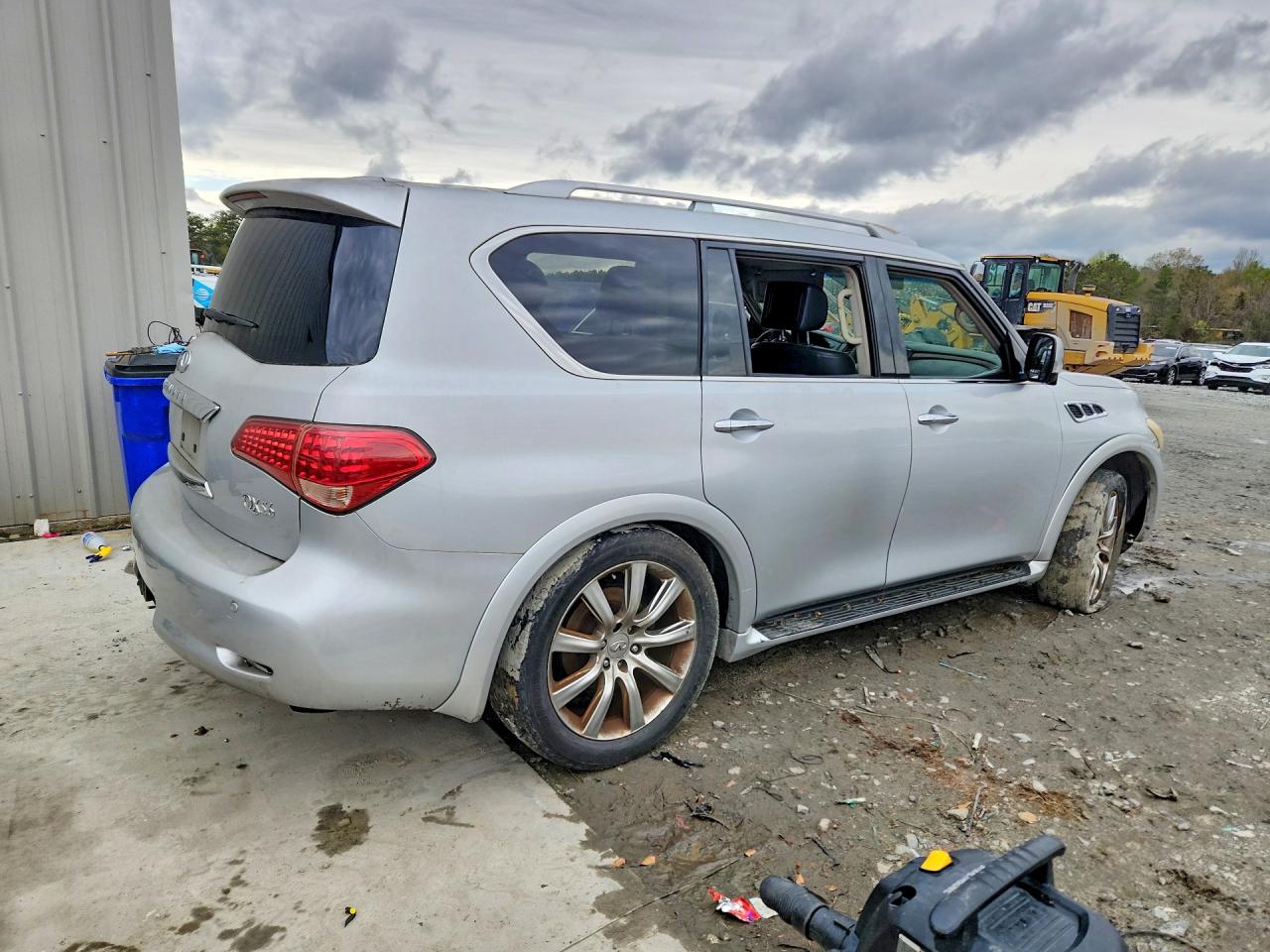 INFINITI QX56 2011 — 4