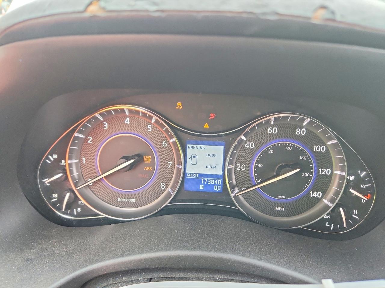 INFINITI QX56 2011 — 10