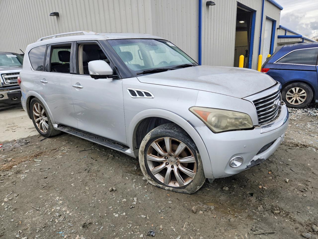 INFINITI QX56 2011 — 5
