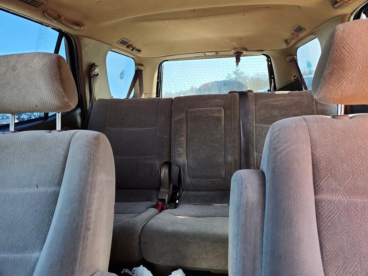 TOYOTA SEQUOIA 2002 — 11